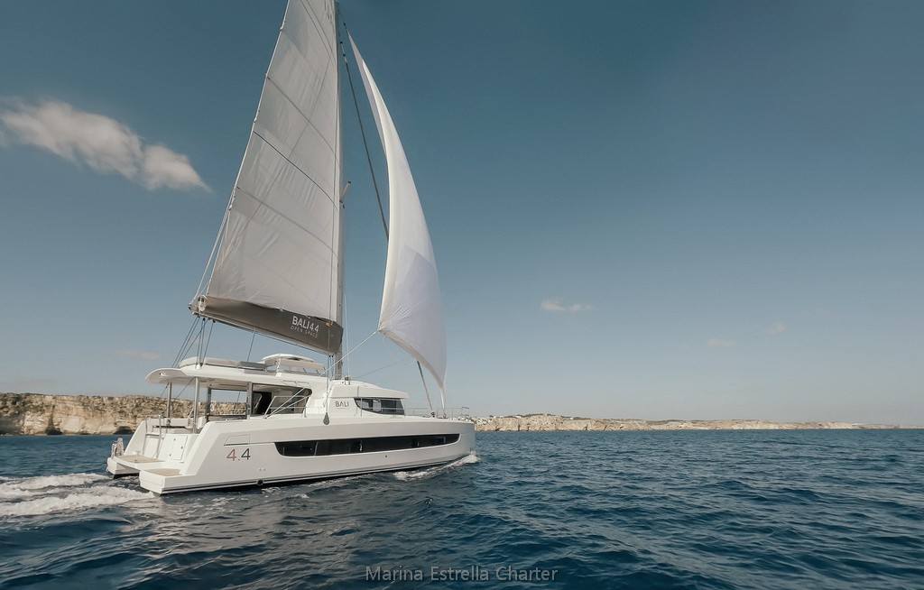 Catamarán EN CHARTER, de la marca Bali modelo 4.4 y del año 2023, disponible en Port dAndratx Andratx Mallorca España